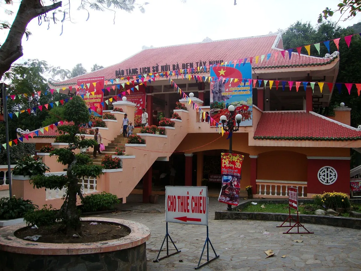 Cảnh quan núi Bà Đen tại Tây Ninh
